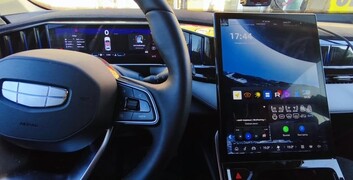 Установка голосового, навигации и приложений на Geely Atlas New в Черкесске